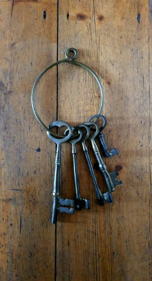 silver-skeleton-keys-on-brown-wooden-table.jpg silver skeleton keys on brown wooden table